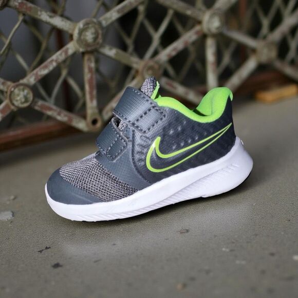 NWOB Baby/Toddler Nike Star Runner Sneakers Size 4C - Picture 1 of 7
